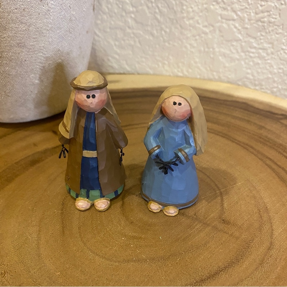 B. Lloyd figures 2007 nativity mary joseph faux carved wood‎